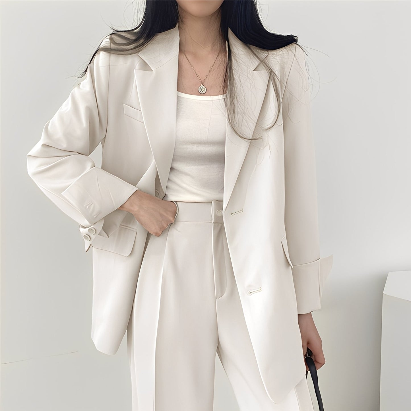 Alethea - Set elegant cu sacou lejer și pantaloni pentru femei