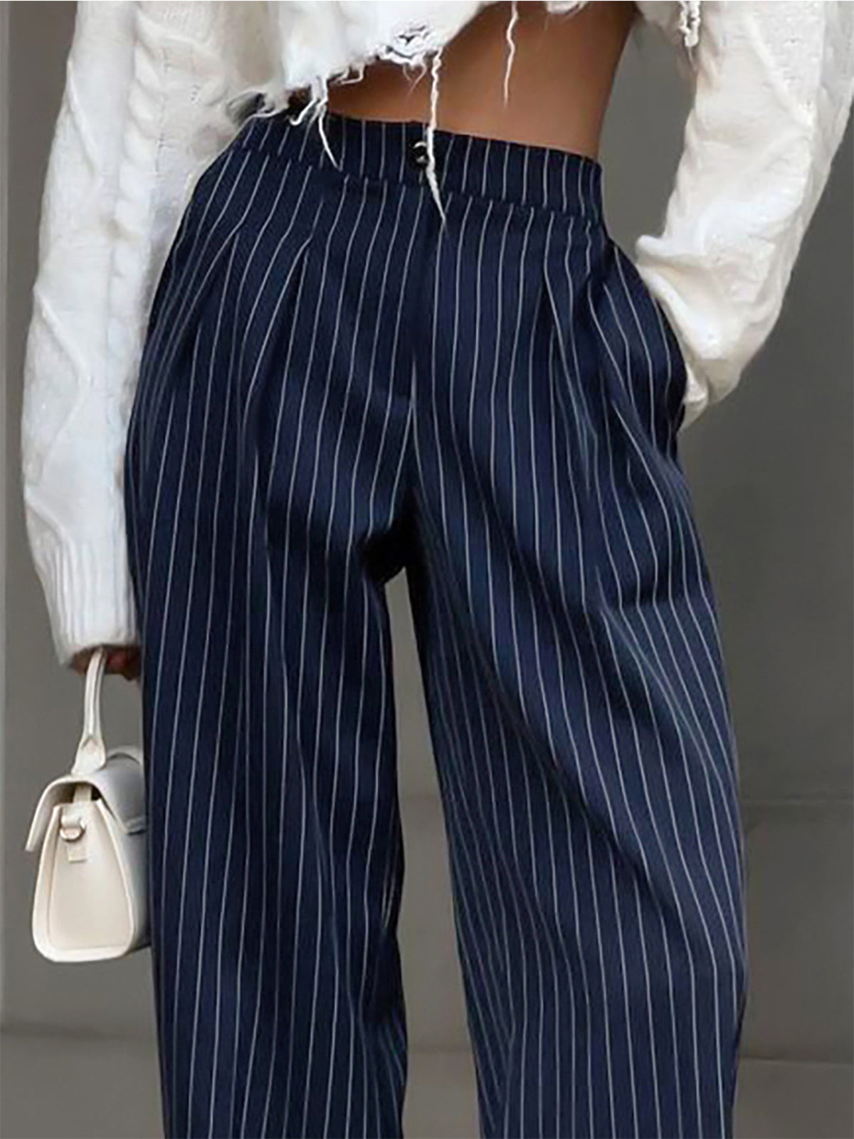 Diana – Pantaloni Pliți cu Dungi
