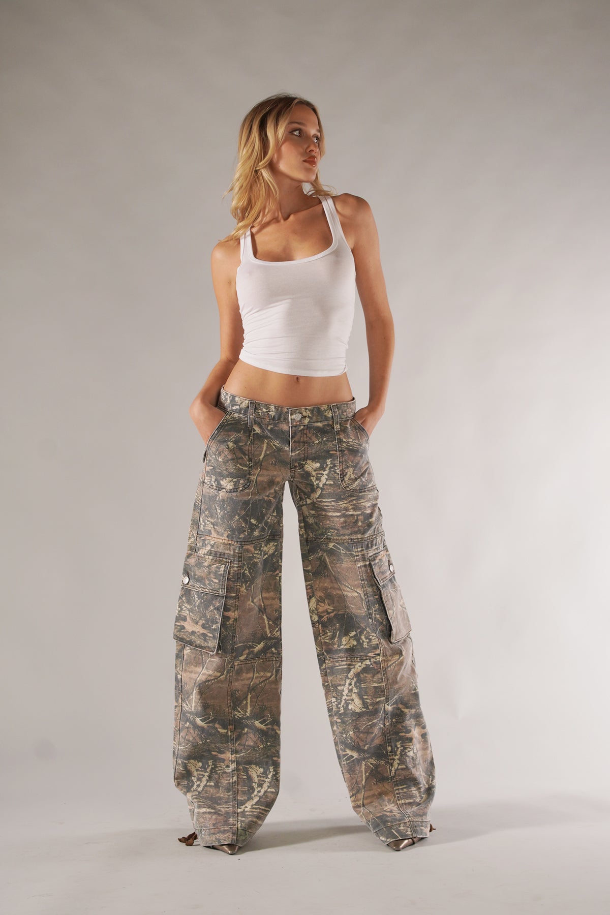 Odette – Pantaloni unisex cargo în camuflaj