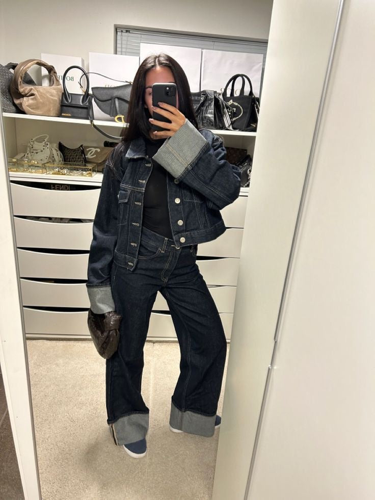 Clara – Ansamblu Denim cu Jachetă Trucker & Jeans Taliei Înalte