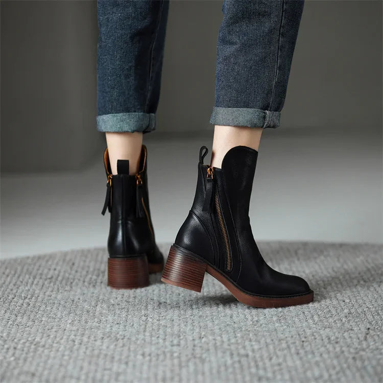 Ludovica – Bocanci în stil retro