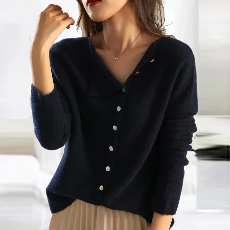 Zuri – Pulover Elegant cu Butoane