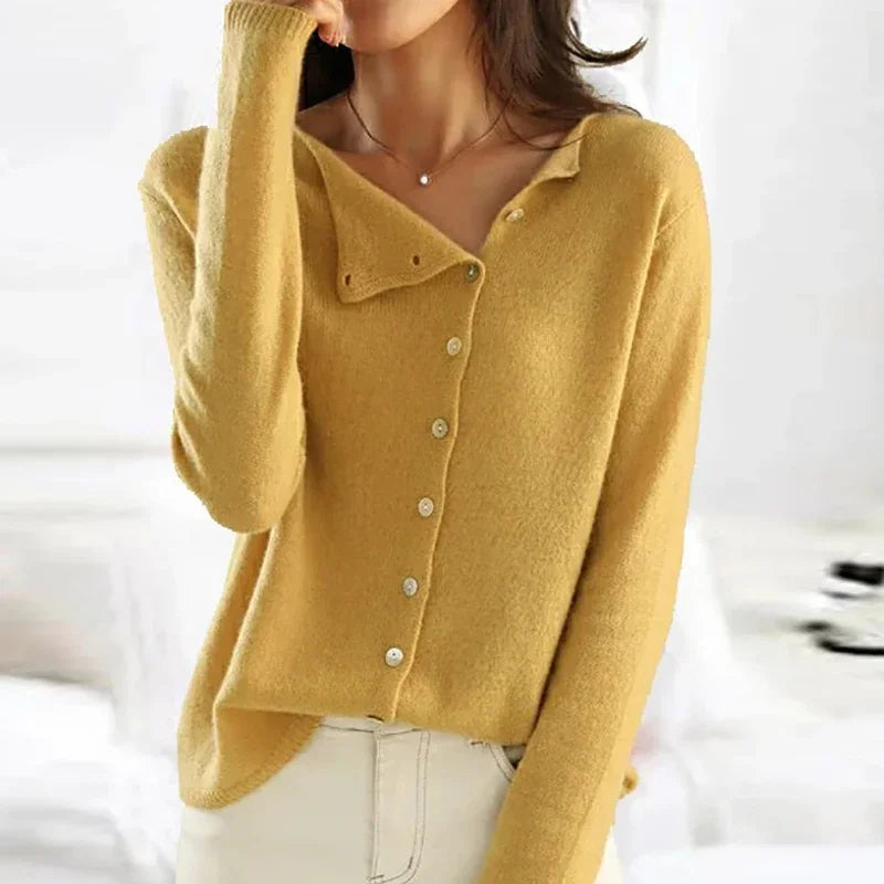 Zuri – Pulover Elegant cu Butoane