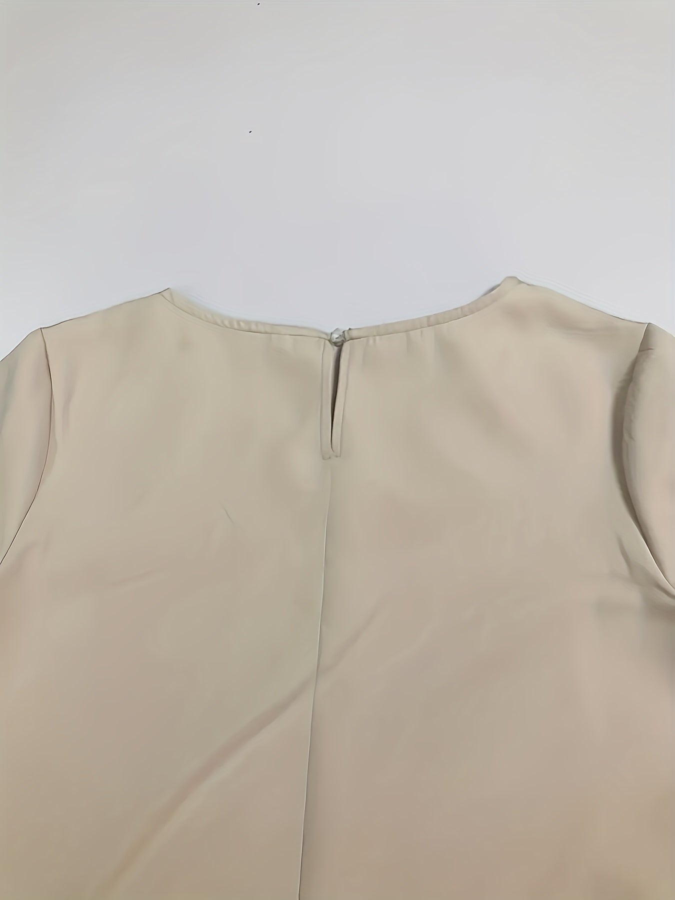 Laure – Rochie Fluidă cu Croi Drept și Stil Clasic