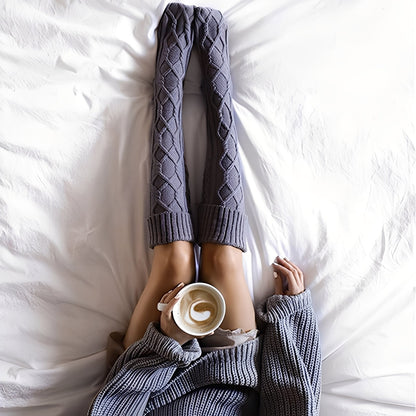 Shannon - Șosete înalte călduroase cu bilă de păr pentru femei