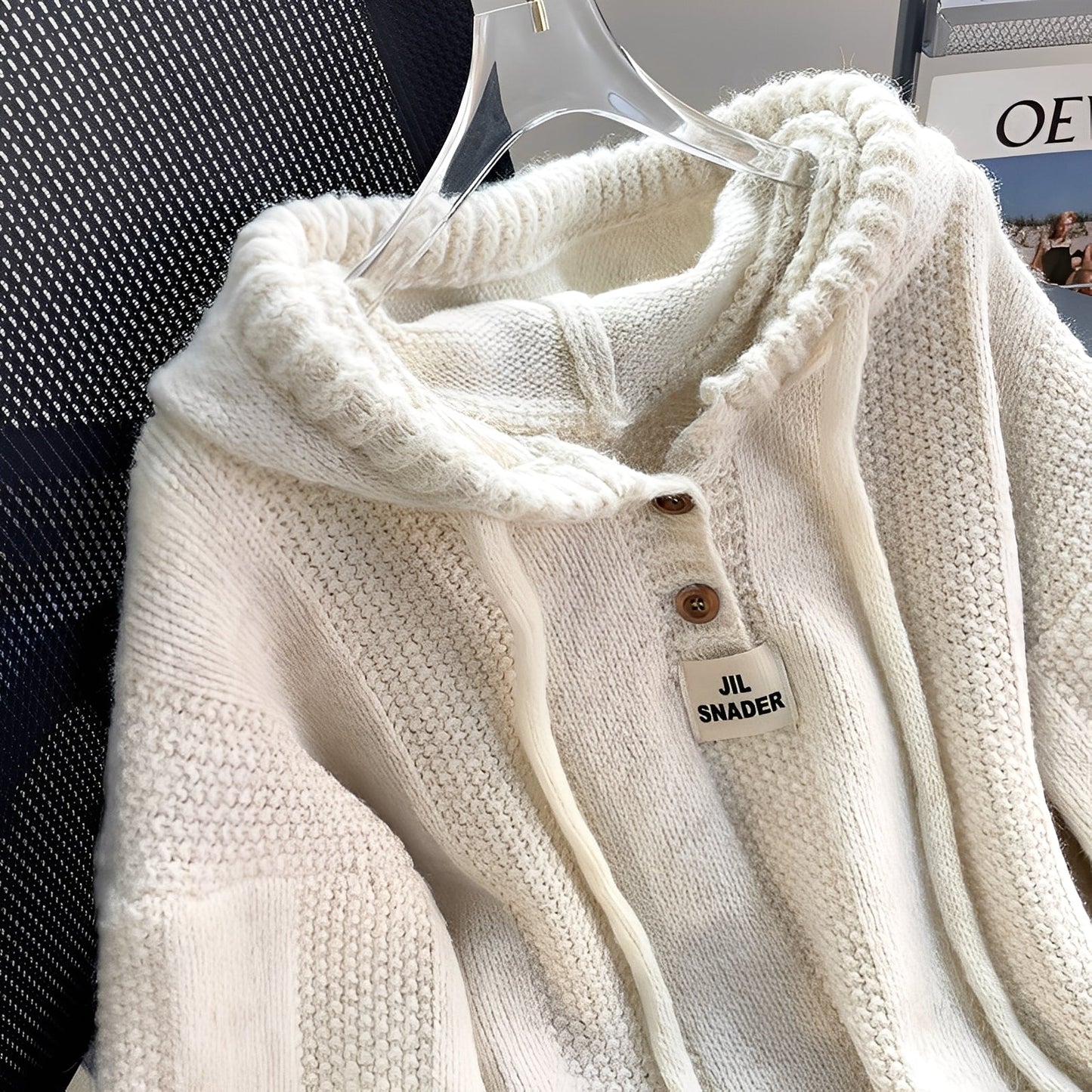 Haylee - Pulover lejer cu glugă și nasturi pentru femei