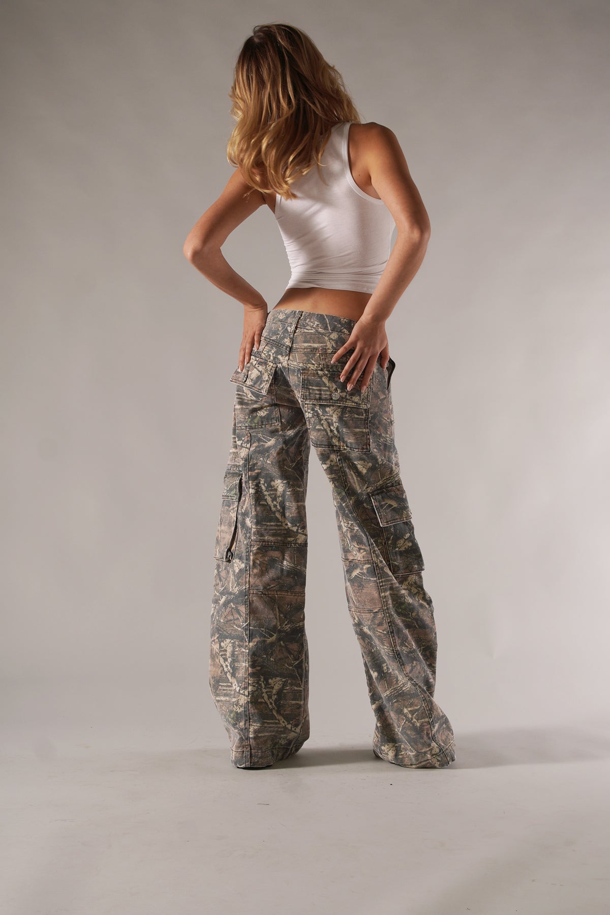 Odette – Pantaloni unisex cargo în camuflaj