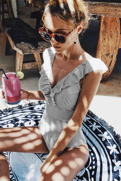 Lucia – Costum de baie dungat, care subliniază silueta