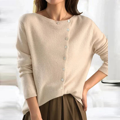 Zuri – Pulover Elegant cu Butoane