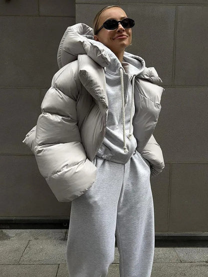 Renata – Jachetă scurtă de damă cu glugă